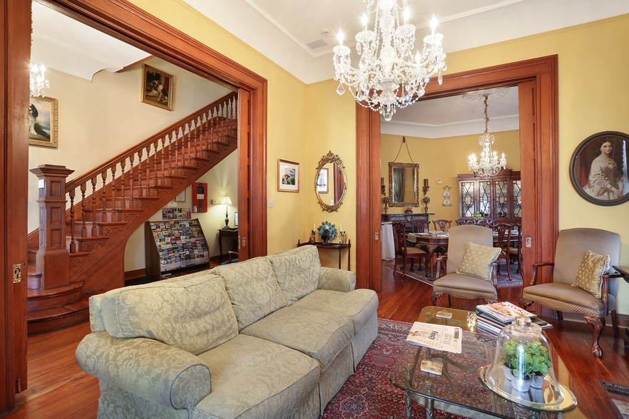 More Photos Of 120 S Pierce St, New Orleans Hotel For Sale
