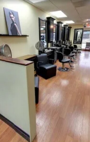 More Photos Of 32352 Woodward Ave, Royal Oak Storefront For Lease