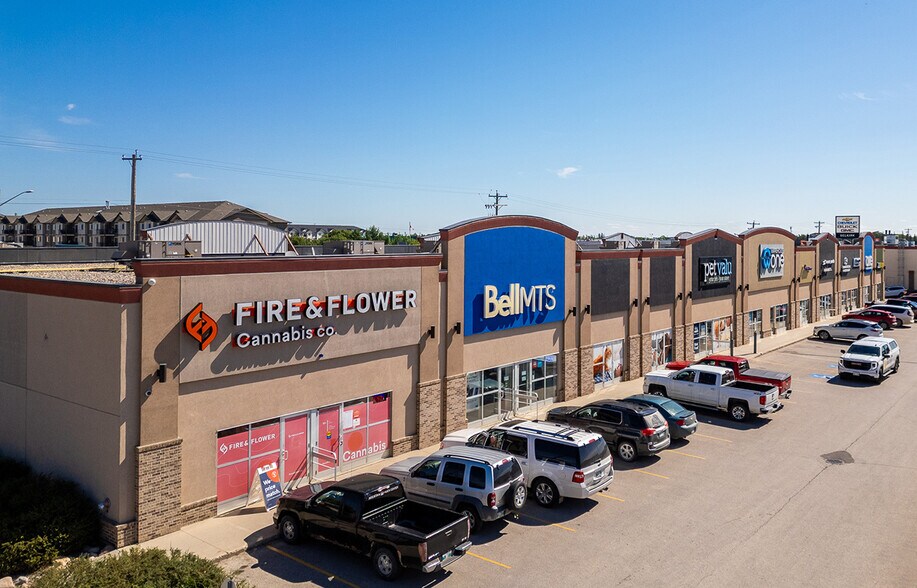 More Photos Of 1020 Manitoba Av, Selkirk Storefront Retail Office For Lease