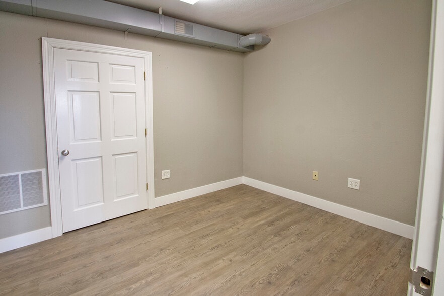 More Photos Of 4825-4833 Minnetonka Blvd, Saint Louis Park Storefront Retail Office For Lease