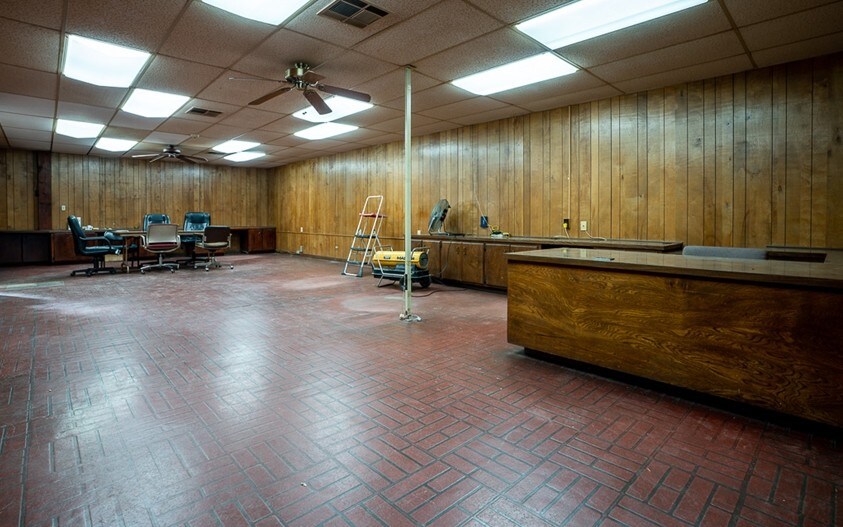 More Photos Of 227 S Philadelphia Ave, Shawnee Warehouse For Sale