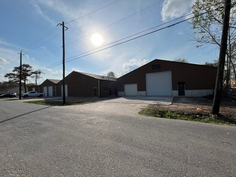 More Photos Of 6912 Calhoun Rd, Houston Warehouse For Sale