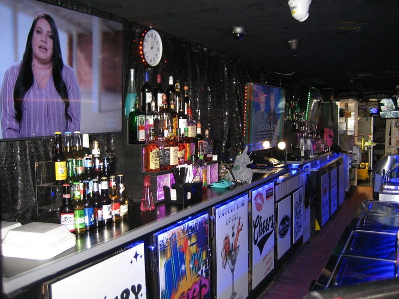 More Photos Of 22234-22238 W Warren Ave, Redford Bar For Sale