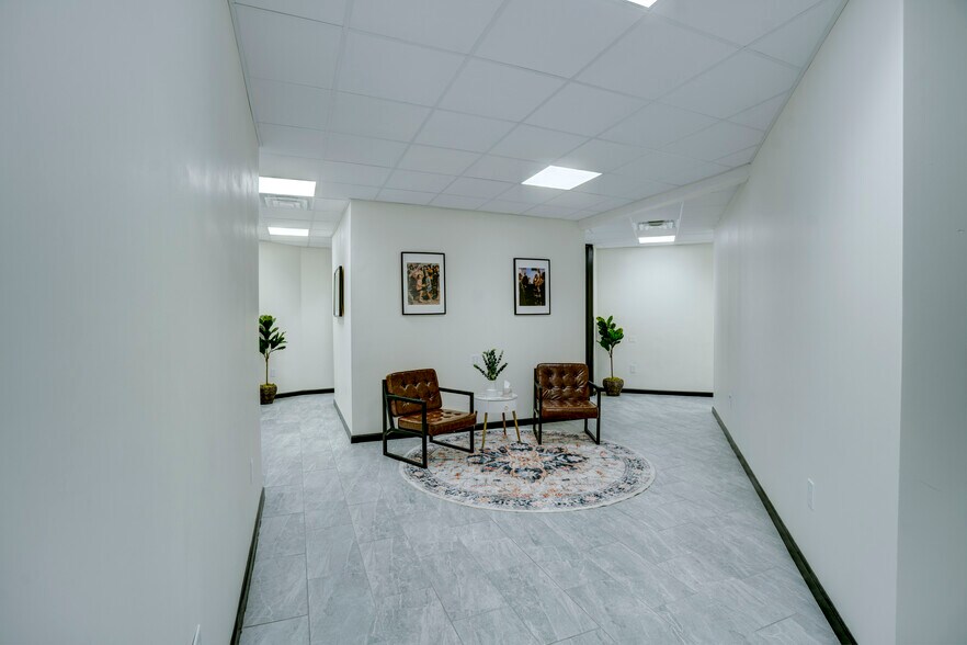 More Photos Of 300 Santa Fe Trl, Duncanville Freestanding For Sale