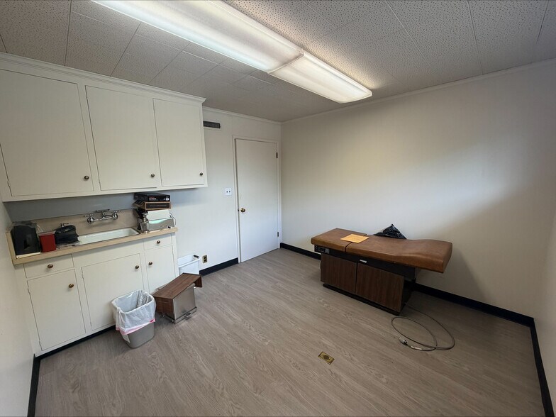 More Photos Of 500 W Eaton Ave, Tracy Medical For Lease