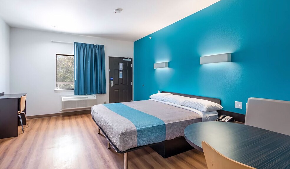 More Photos Of 209 Cedar Ln, Channelview Hotel For Sale