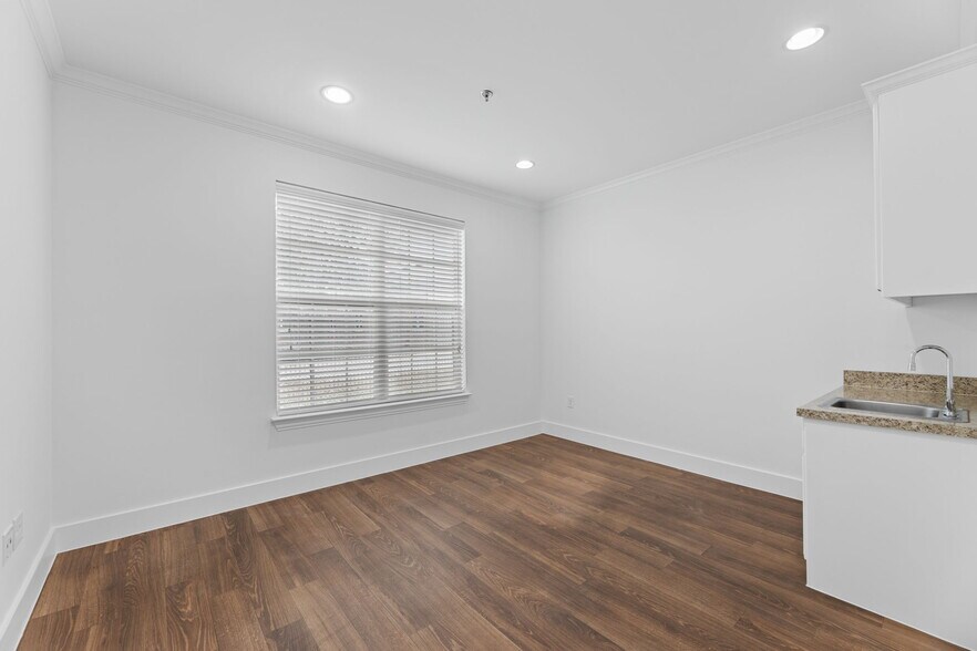 More Photos Of 2785 Rockbrook Dr, Lewisville Medical For Sale