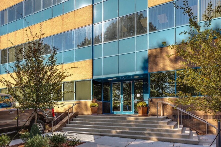 More Photos Of 5510 Six Forks Rd, Raleigh Office For Lease