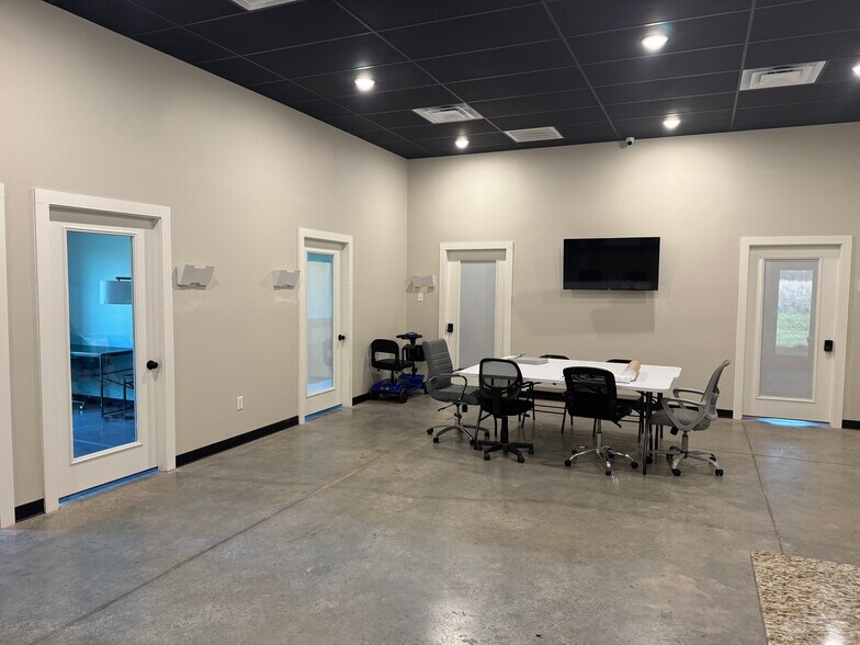 More Photos Of 536 US-64, Beebe Office For Sale