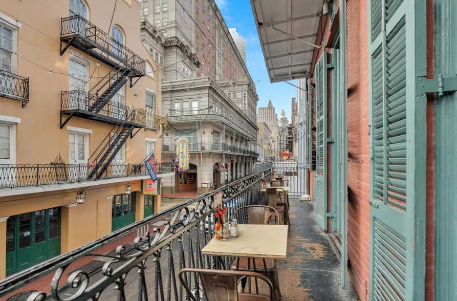 More Photos Of 205 Bourbon St, New Orleans Restaurant For Lease