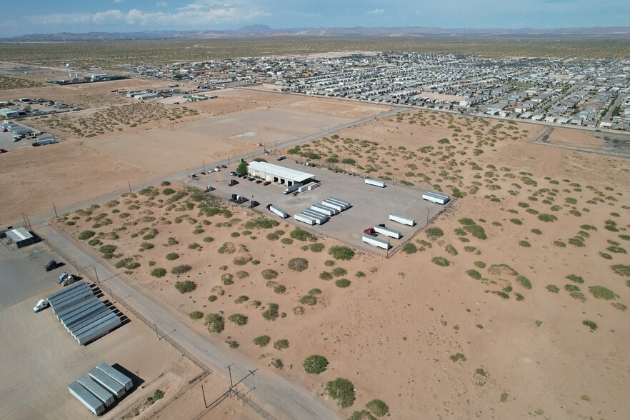 More Photos Of 1001 Berryville St, El Paso Warehouse For Sale