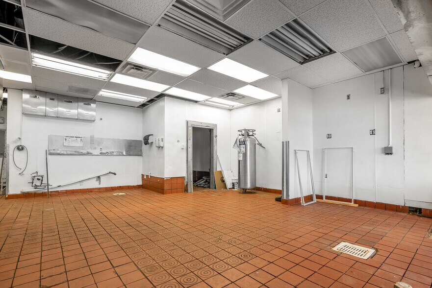 More Photos Of 4650 Border Village Rd, San Ysidro Office For Lease