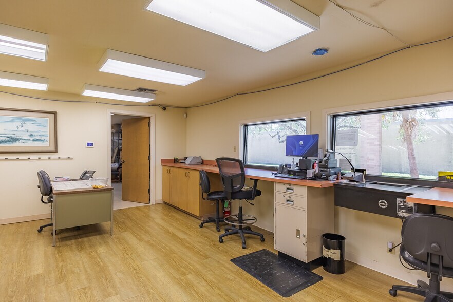 More Photos Of 703 Commerce St, Refugio Office For Sale