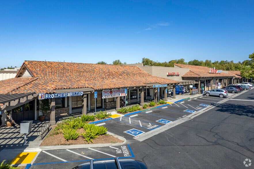 More Photos Of 701-855 S Main Ave, Fallbrook Unknown For Lease