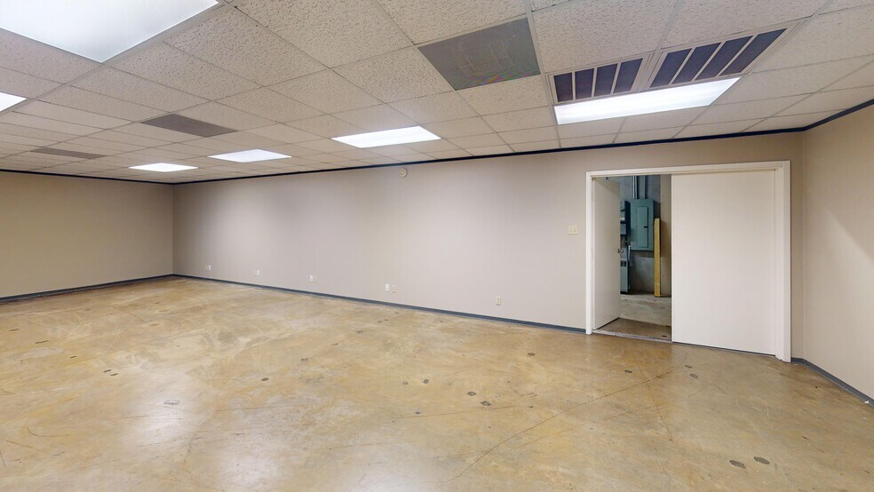 More Photos Of 9776 Whithorn Dr, Houston Showroom For Lease