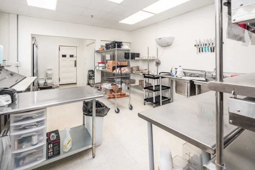 More Photos Of 738 E Main St, Belhaven Hotel For Sale