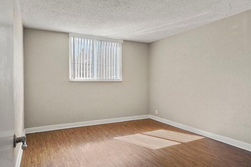More Photos Of 1945 N Peoria St, Aurora Apartments For Sale