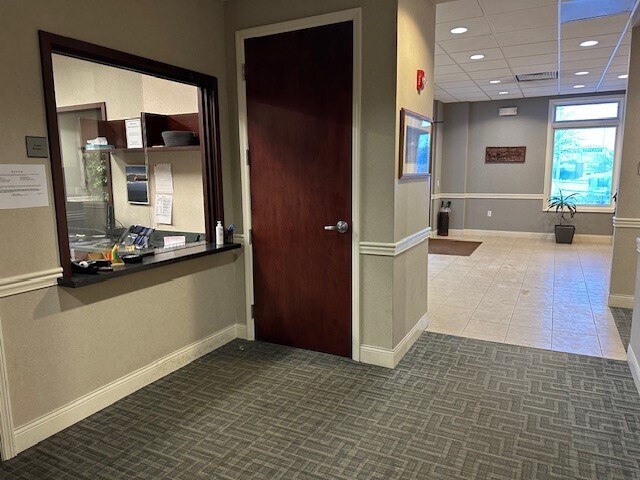 More Photos Of 6702 Pointe Inverness Way, Fort Wayne Office For Sale