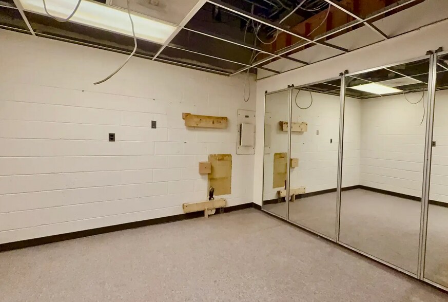 More Photos Of 1819 W Willow St, Lansing Religious Facility For Sale