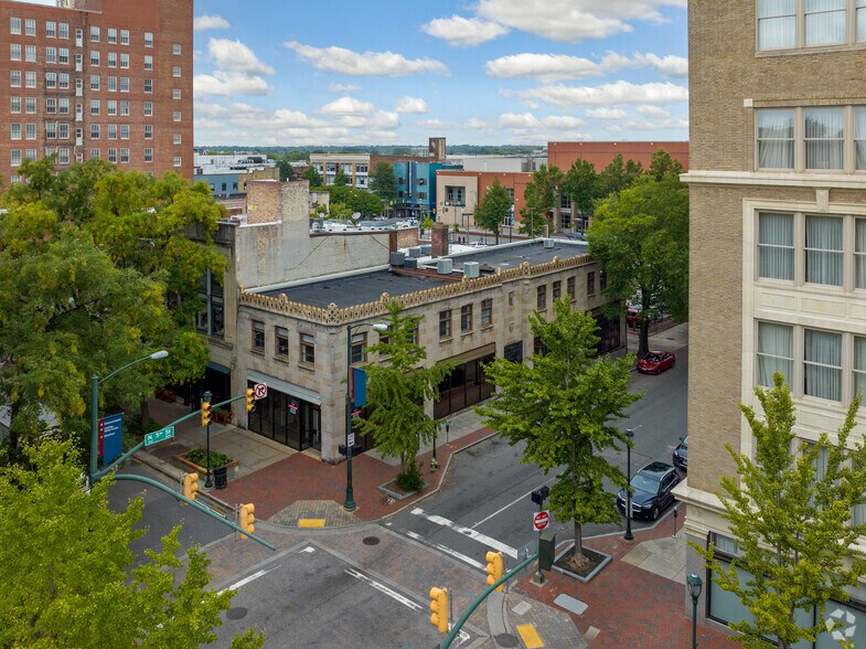 More Photos Of 424 E Grace St, Richmond Bank For Lease