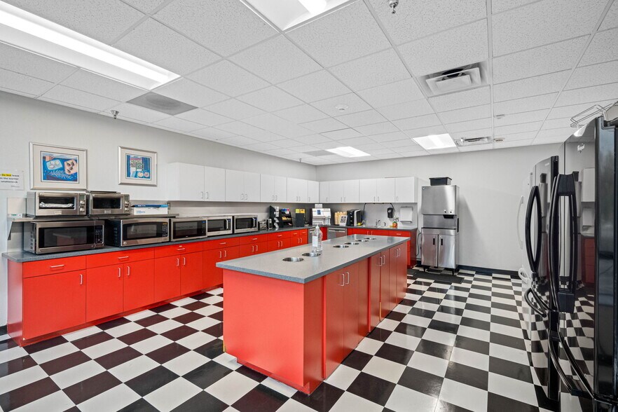 More Photos Of 6801 E Hillsborough Ave, Tampa Office Residential For Lease