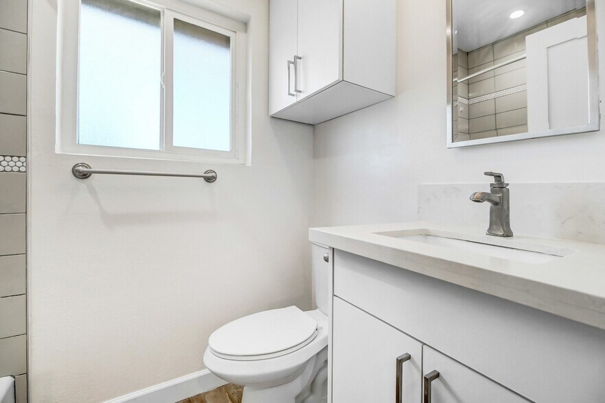 More Photos Of 700 S 6th St, Burbank Apartments For Sale