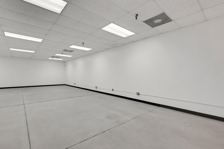 More Photos Of 1925-1963 Barber Rd, Sarasota Warehouse For Sale