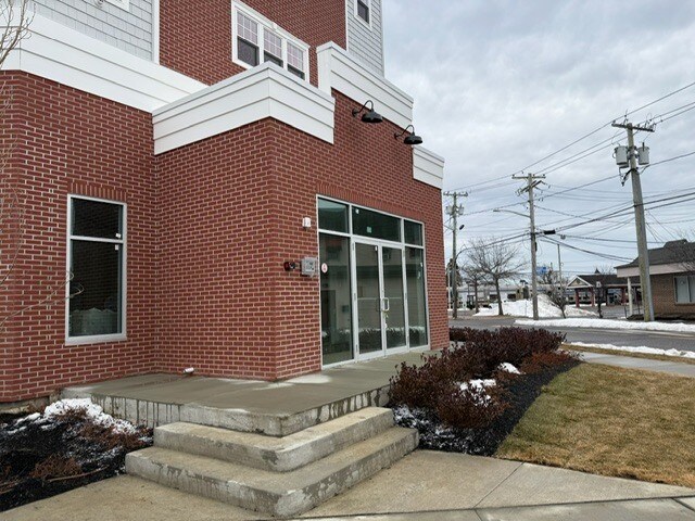 More Photos Of 227 4th Ave, Bay Shore General Retail For Lease