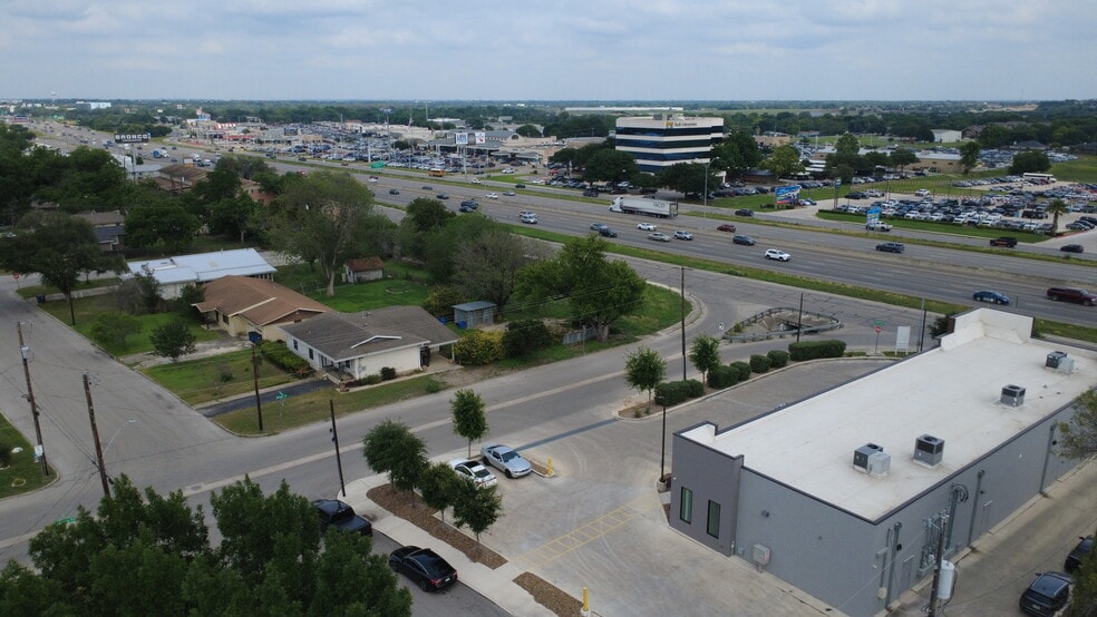 More Photos Of 1430 Unicorn Ave, New Braunfels Storefront For Lease