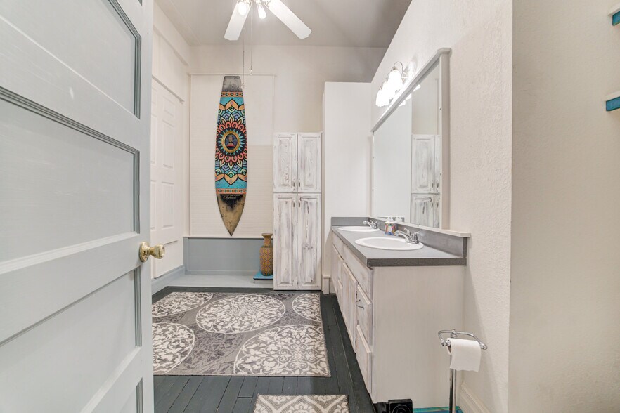 More Photos Of 117 W Harrison Ave, Guthrie Storefront Retail Residential For Sale