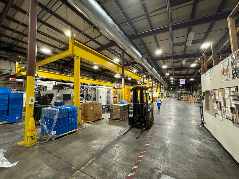 More Photos Of 19919 W Shawnee Mission Pky, Shawnee Manufacturing For Sale