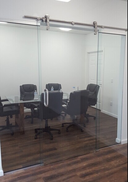 More Photos Of 1689 E Main St, Columbus Office Residential For Lease