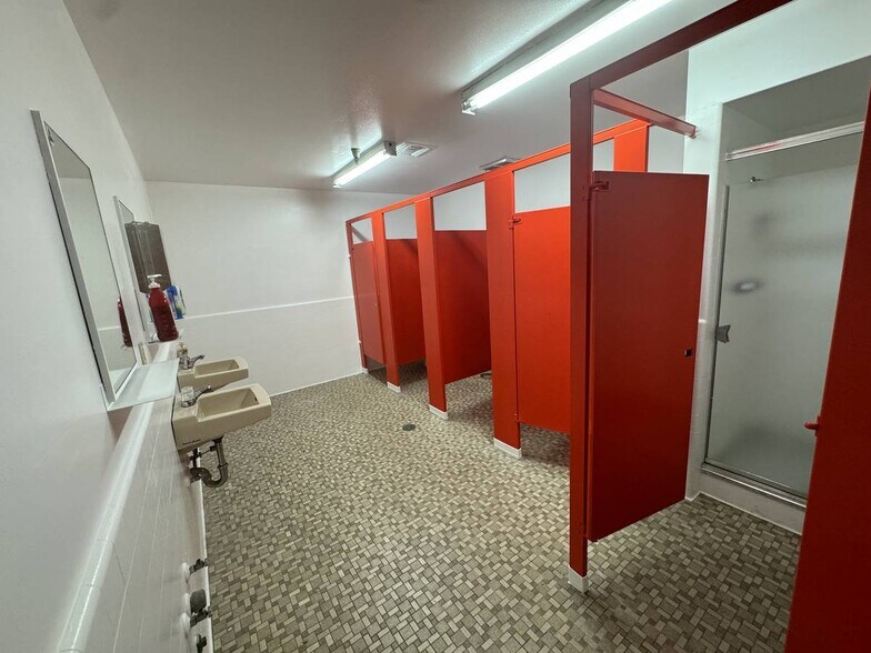 More Photos Of 18120 Bollinger Canyon Rd, San Ramon Manufacturing For Sale