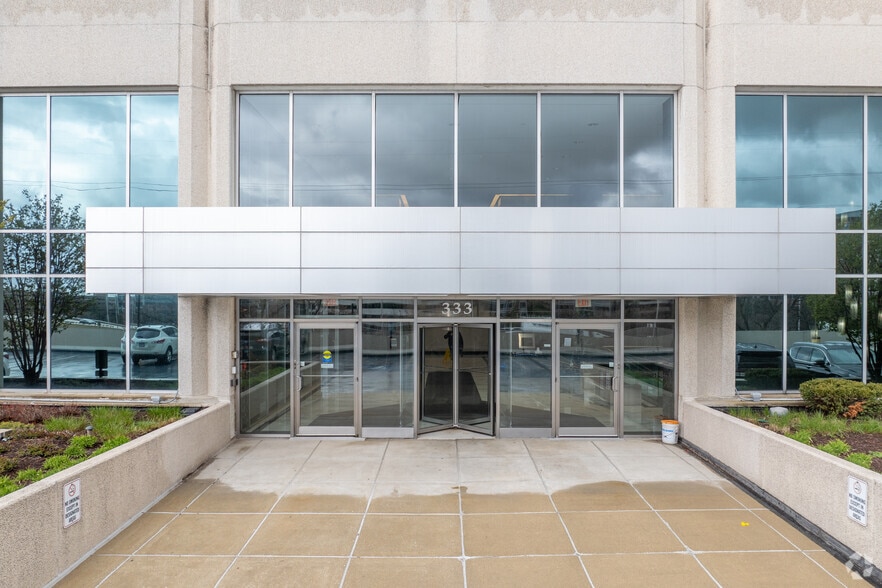 More Photos Of 333 E Butterfield Rd, Lombard Office For Lease