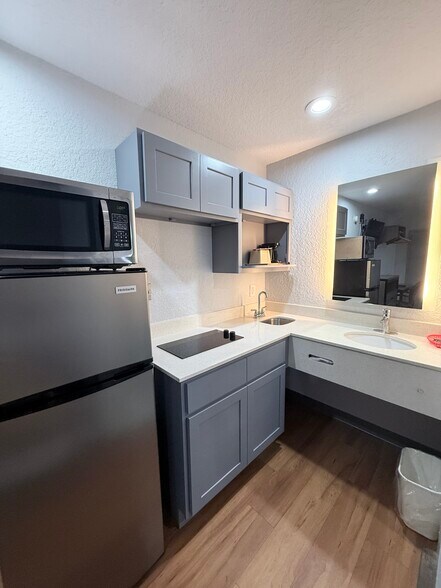 More Photos Of 1902 Texas Ave, Texas City Hotel For Sale