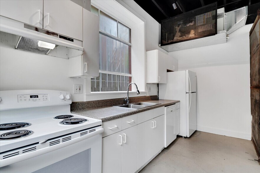 More Photos Of 282 Walker St SW, Atlanta Apartments For Sale