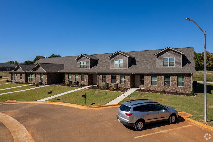 More Photos Of 18103 Mae Cir, Athens Apartments For Sale