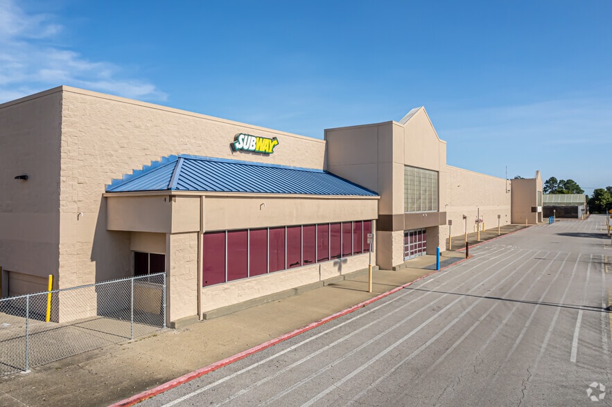 More Photos Of 1229 NW Evangeline Trwy, Lafayette Distribution For Sale