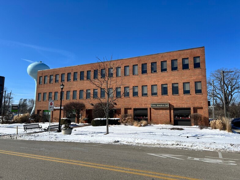 Primary Photo Of 1220 Meadow Rd, Northbrook Medical For Lease