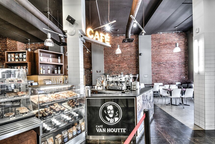 More Photos Of 272-278 Rue Sainte-Catherine E, Montréal Storefront Retail Office For Sale