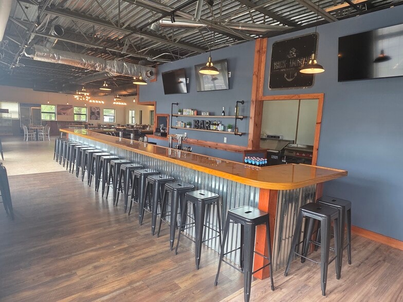 More Photos Of 5 Payne Ave, Rockland Flex For Sale