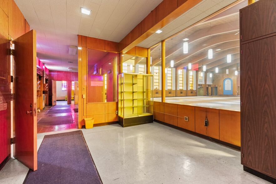 More Photos Of 26123 McDonald St, Dearborn Heights Religious Facility For Lease