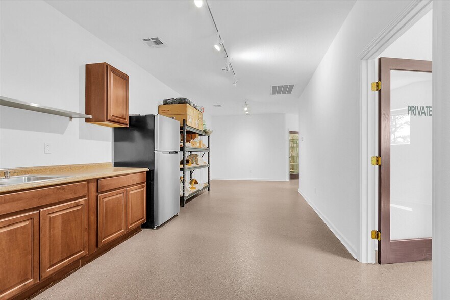 More Photos Of 12585 Rose Rd, Willis Warehouse For Sale