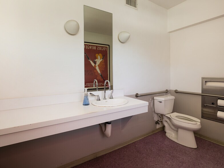 More Photos Of 1424 Marcelina Ave, Torrance Freestanding For Lease