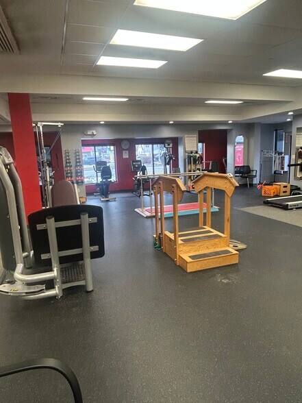 More Photos Of 7443 Indianapolis Blvd, Hammond Medical For Lease