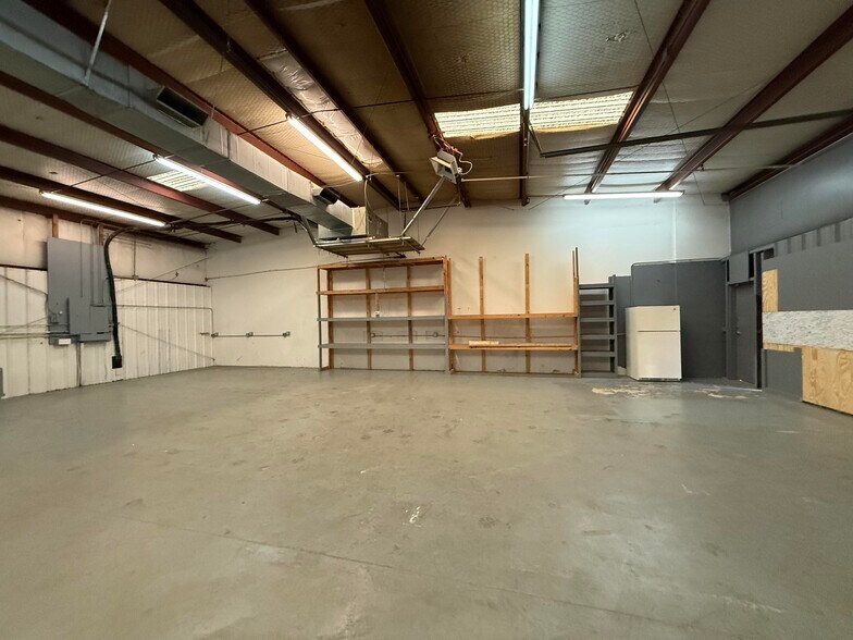 More Photos Of 2650 Old Louetta Loop, Spring Warehouse For Lease