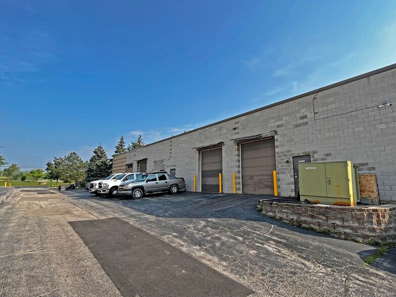 More Photos Of 25765-25767 Hillview Ct, Mundelein Flex For Sale