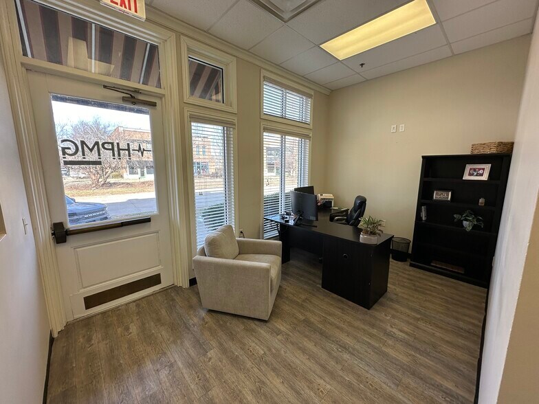 More Photos Of 2124 W Chesterfield Blvd, Springfield Storefront Retail Office For Lease