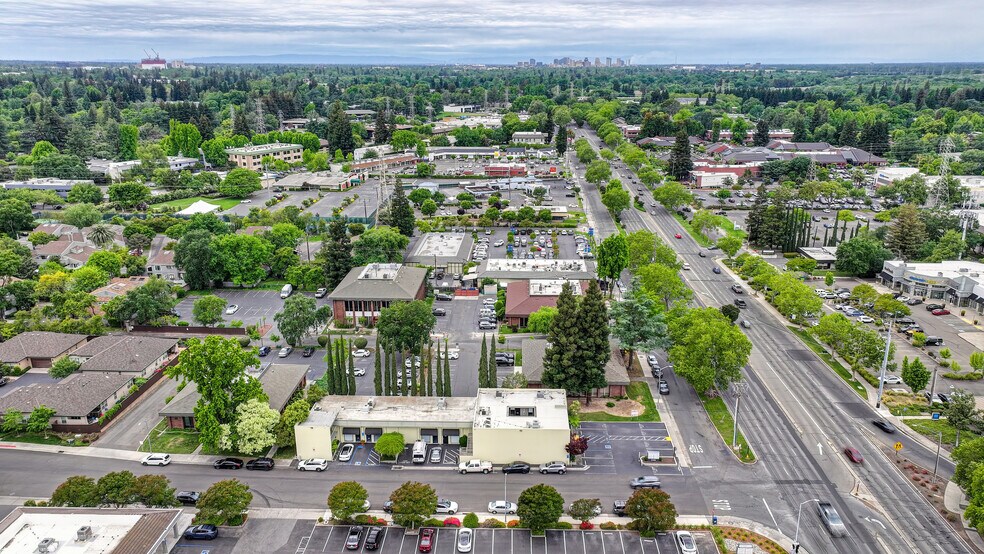 More Photos Of 2398 Fair Oaks Blvd, Sacramento Office For Sale