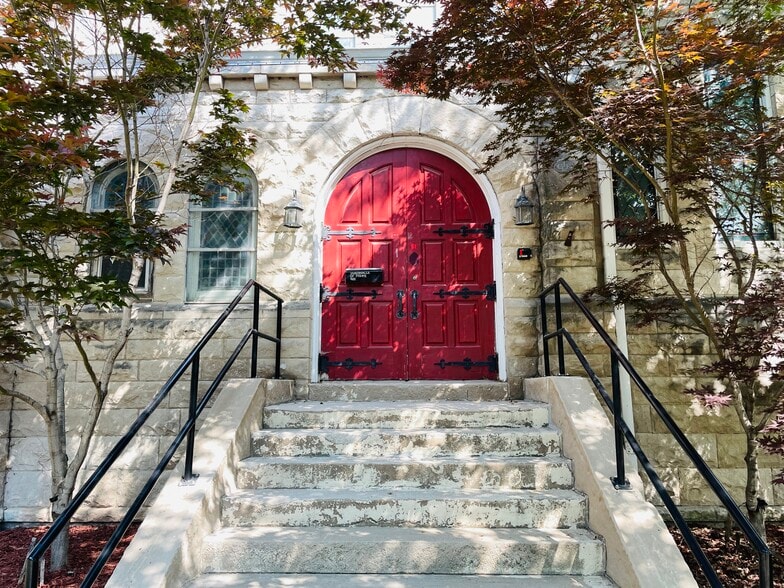 More Photos Of 1601 NE Madison Ave, Peoria Religious Facility For Sale